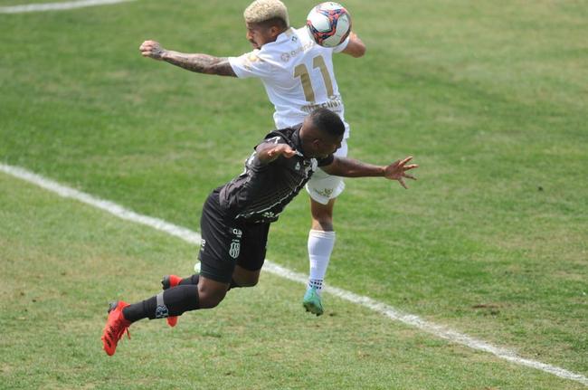 Cruzeiro e Ponte Preta se enfrentaram numa manh de forte calor em Sete Lagoas