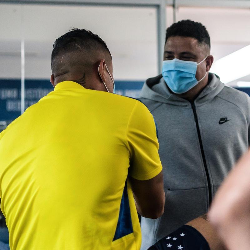 Em sua primeira visita  Toca da Raposa II, Ronaldo concedeu entrevista coletiva e teve contato com jogadores e comisso tcnica do Cruzeiro. Ele tambm se encontrou com scios da categoria Diamante.