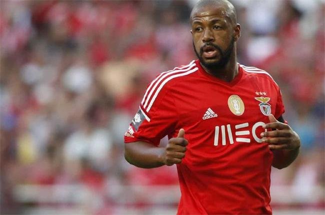 Sidnei (zagueiro) - ser a primeira participao do defensor na Srie B. Fora do Brasil, atuou na Segunda Diviso de Portugal pelo time B do Benfica, pelo qual jogou 21 vezes em 2012/2013.