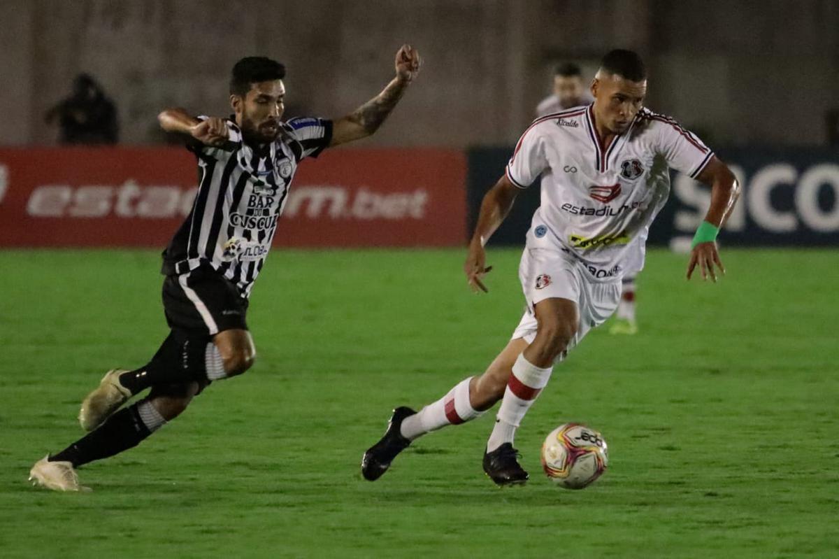 Treze e Santa Cruz se encontraram nesta noite de sábado, no estádio Domingão, em jogo válido pela Série C do Campeonato Brasileiro
