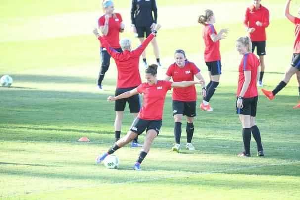 Treino bastante descontrado da Seleo Norte-Americana Feminina de Futebol no CT do Amrica, em BH
