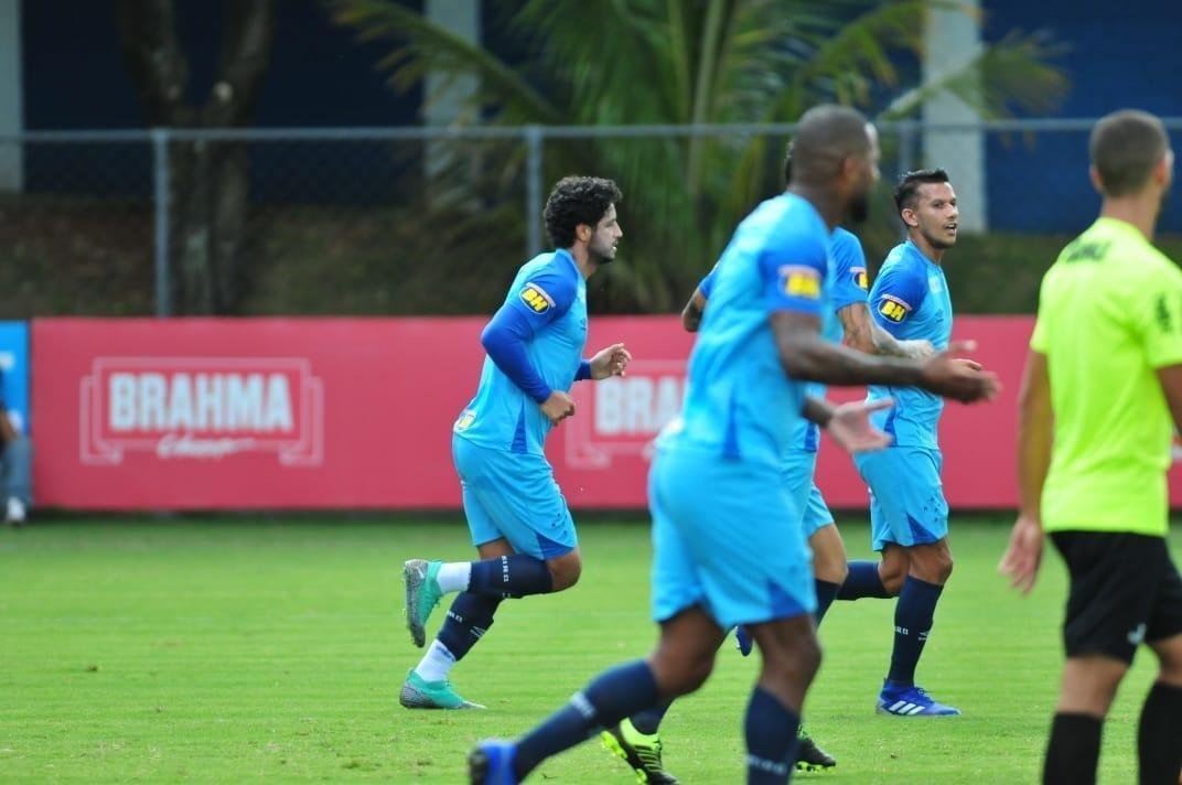 Jogo-treino foi disputado na tarde deste sbado, na Toca da Raposa II