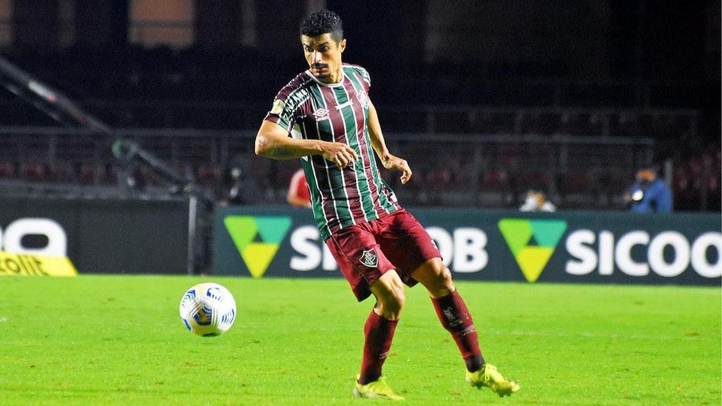 Egdio - lateral-esquerdo do Fluminense