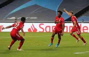 No segundo tempo, Kingsley Coman colocou o Bayern em vantagem com gol de cabea: 1 a 0