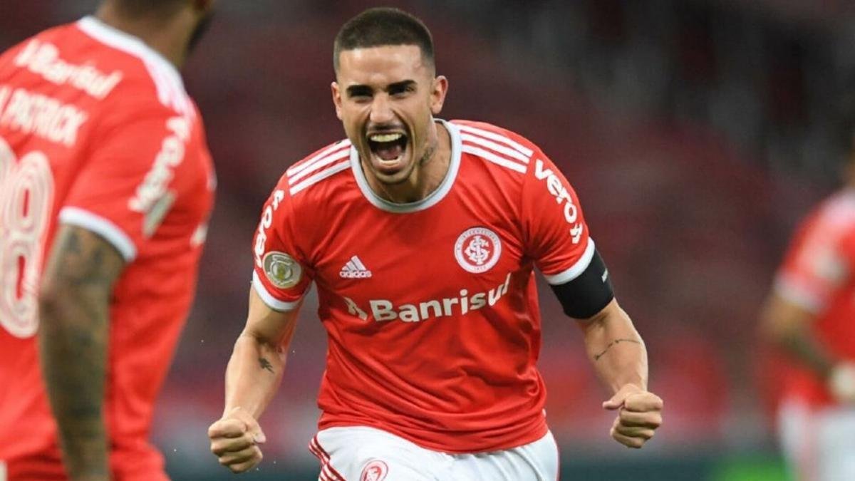 Thiago Galhardo - atacante