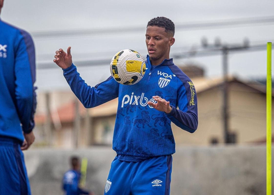 5. Ava - 6 pnaltis (5 convertidos)