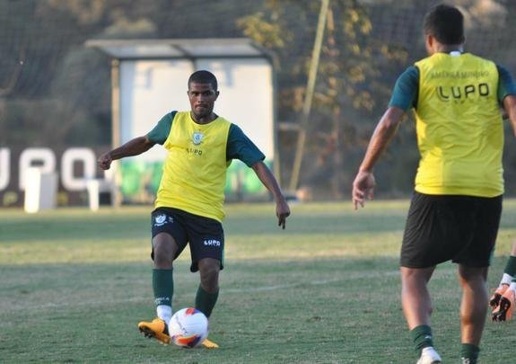 Henrique Santos (meia) - fez 17 partidas no ano, a maioria como reserva, e no teve o contrato renovado. Em 2018, jogar o Campeonato Gacho pelo Novo Hamburgo.