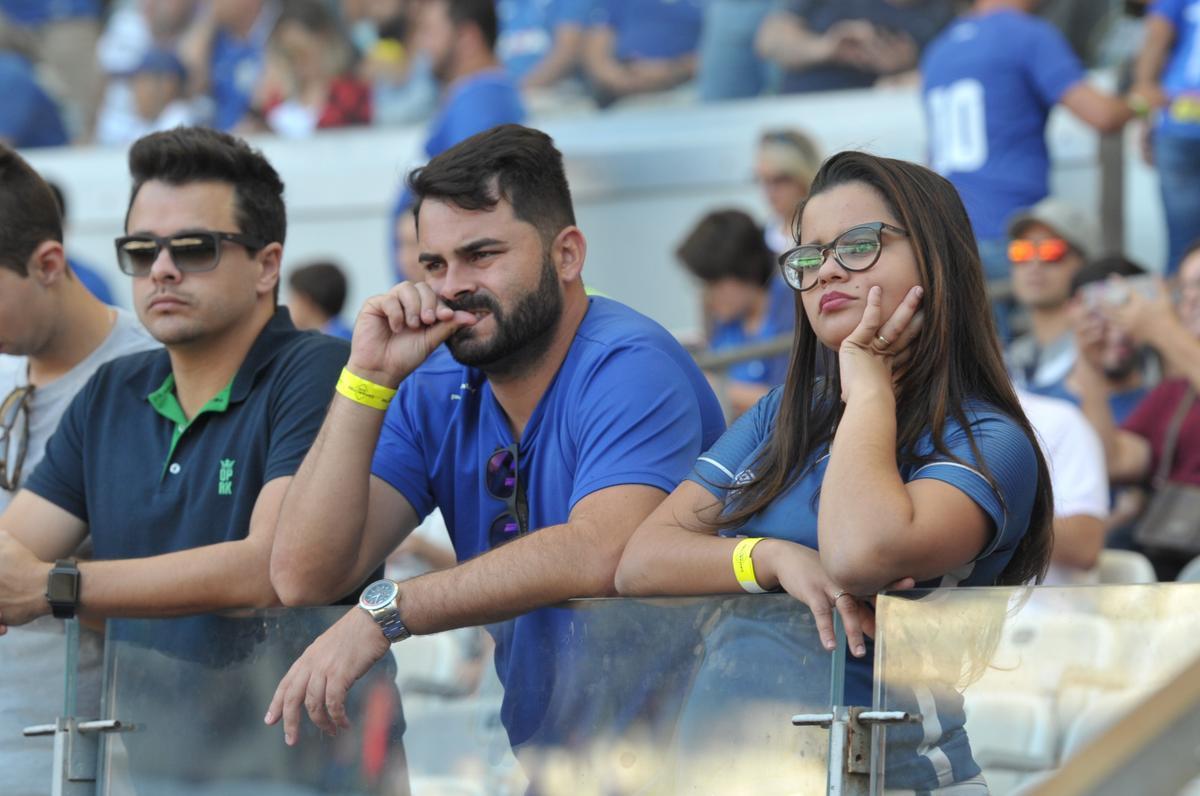 Imagens das torcidas de Cruzeiro e So Paulo no Mineiro