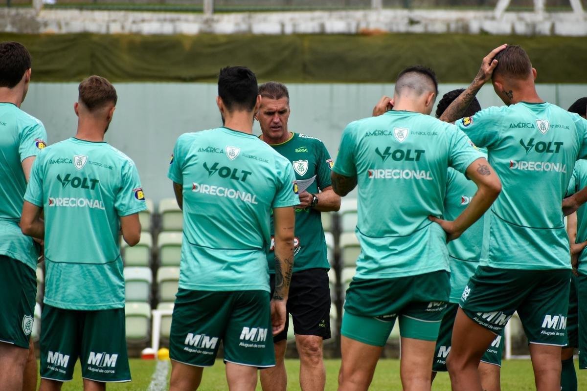 Neste sbado, o Amrica encerrou a preparao para enfrentar o Fluminense no CT Lanna Drumond 