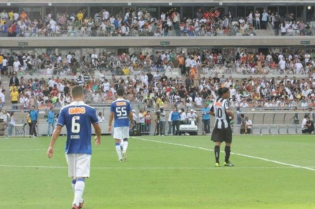 Fotos exclusivas do clssico entre Atltico e Cruzeiro na reabertura do novo Mineiro