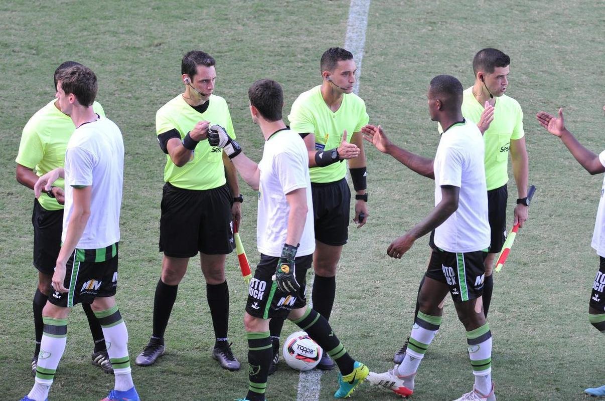 Fotos do jogo entre Amrica e Villa Nova, no Independncia, em BH, pela 9 rodada do Campeonato Mineiro