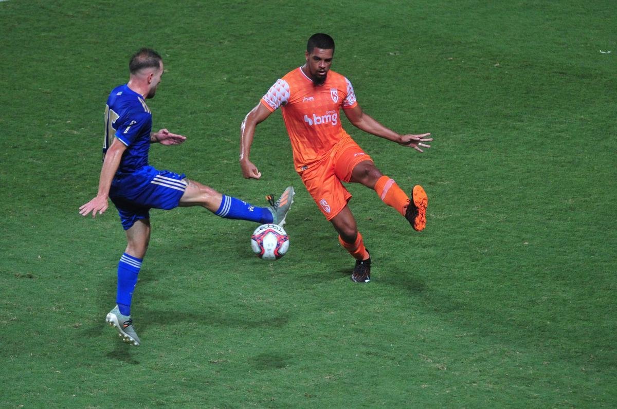 Fotos de Coimbra x Cruzeiro, no Independncia, pela 8 rodada do Mineiro. William Pottker e Felipe Augusto fizeram os gols da vitria celeste por 2 a 0.