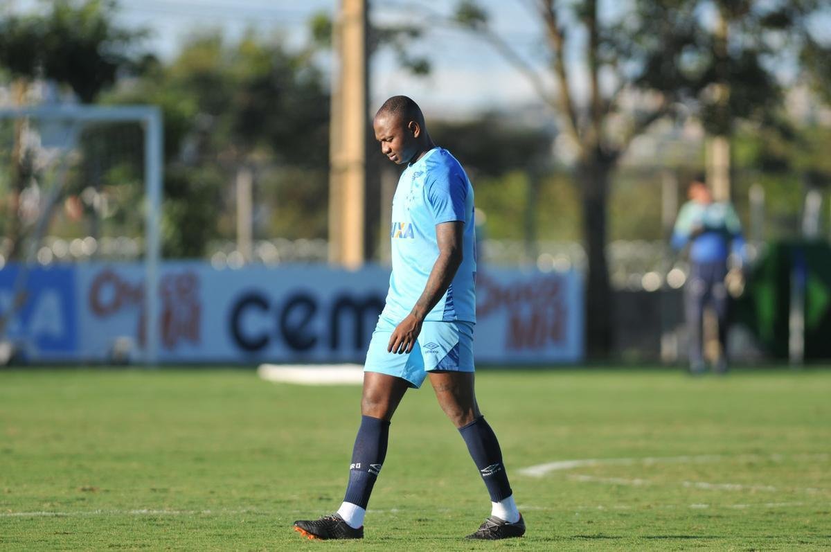 Mano Menezes conta com todo elenco do Cruzeiro para enfrentar La U, quinta, no Mineiro, pela Copa Libertadores. Exceo  atacante Fred, que se recupera de cirurgia no joelho direito