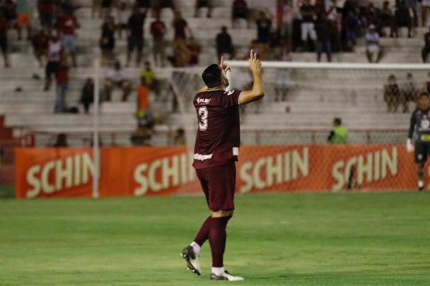 Em jogo bastante disputado, o Náutico levou a melhor no começo ao abrir o placar com o Zagueiro Ronaldo Alves logo aos sete minutos do primeiro tempo.