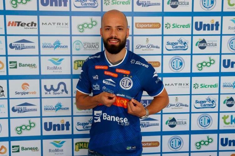 Álvaro, meia (Confiança)