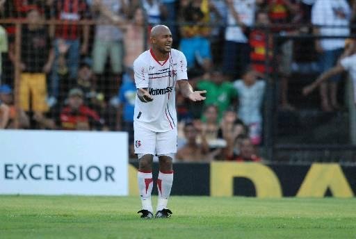 Outra camisa do Santa Cruz para 2010 fornecida pela Penalty
