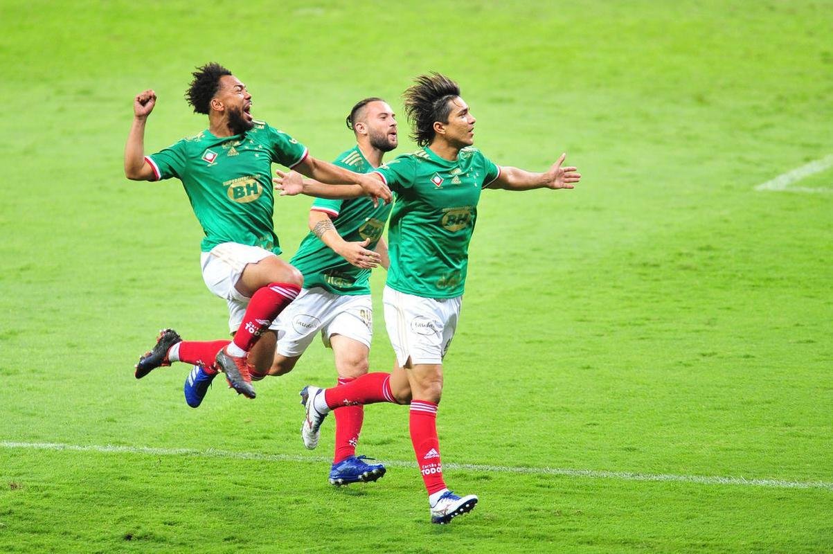 Fotos do jogo entre Cruzeiro e Confiana pela Srie B. Jogo  em Belo Horizonte marcou a volta da torcida cruzeirense ao Mineiro aps meses de ausncia devido  pandemia da COVID-19