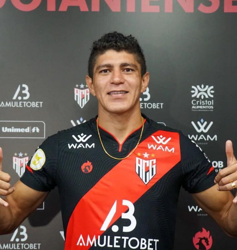 Edson, volante (Atltico-GO)