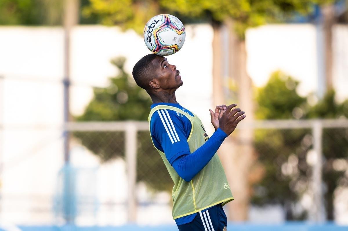 Imagens do treino do Cruzeiro desta segunda-feira na Toca da Raposa II