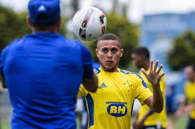 Cruzeiro Esporte Clube - Artilheiro e promessa da base, Wesley assina  primeiro contrato profissional pelo clube Acesse nosso site e fique por  dentro de tudo! 👇