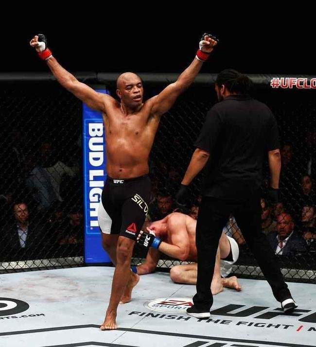 Spider voltou ao UFC com rev�s. Brasileiro chegou a derrubar Bisping com uma joelhada, achou que tinha vencido por nocaute, mas round havia encerrado. No fim, brasileiro acabou perdendo luta por pontos 
