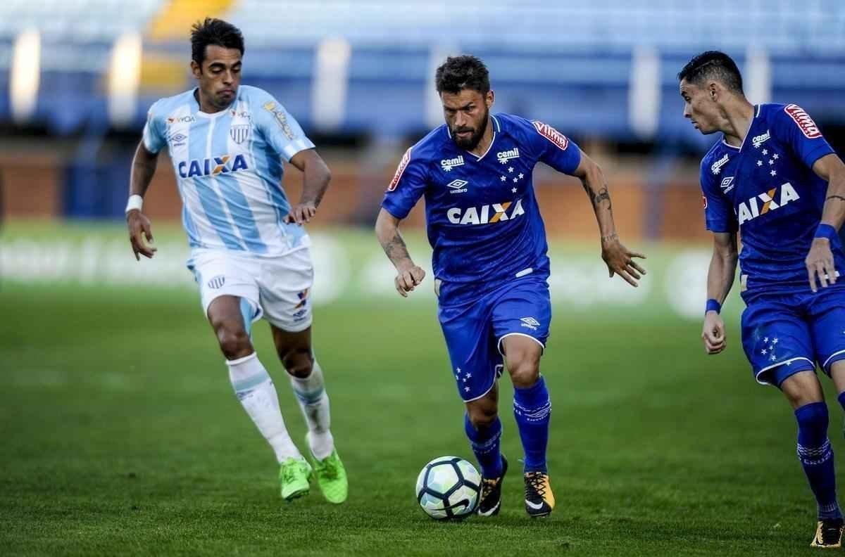 Apesar de ter dominado a partida, Cruzeiro perdeu para o Ava por 1 a 0, neste domingo, na Ressacada
