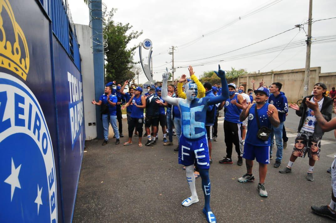 Torcedores cobraram empenho e querem melhores resultados em campo