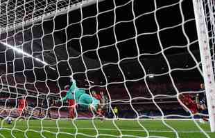 No segundo tempo, Kingsley Coman colocou o Bayern em vantagem com gol de cabea: 1 a 0