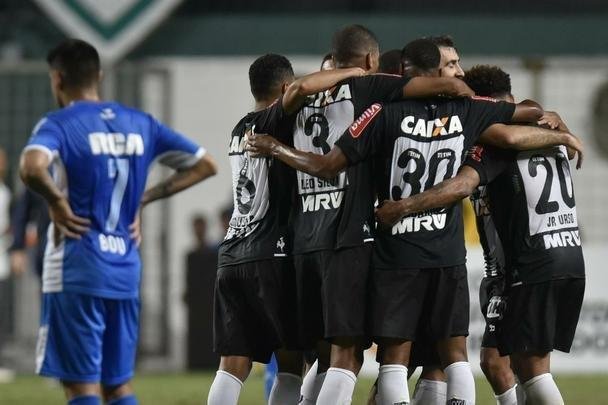 Oitavas de final da Copa Libertadores de 2016 - No jogo de volta contra o Racing, no Independência, o Galo venceu por 2 a 1. Carlos abriu o placar para o Atlético. De pênalti, Lisandro López empatou. No segundo tempo, Lucas Pratto marcou de cabeça e garantiu a classificação ao Atlético.