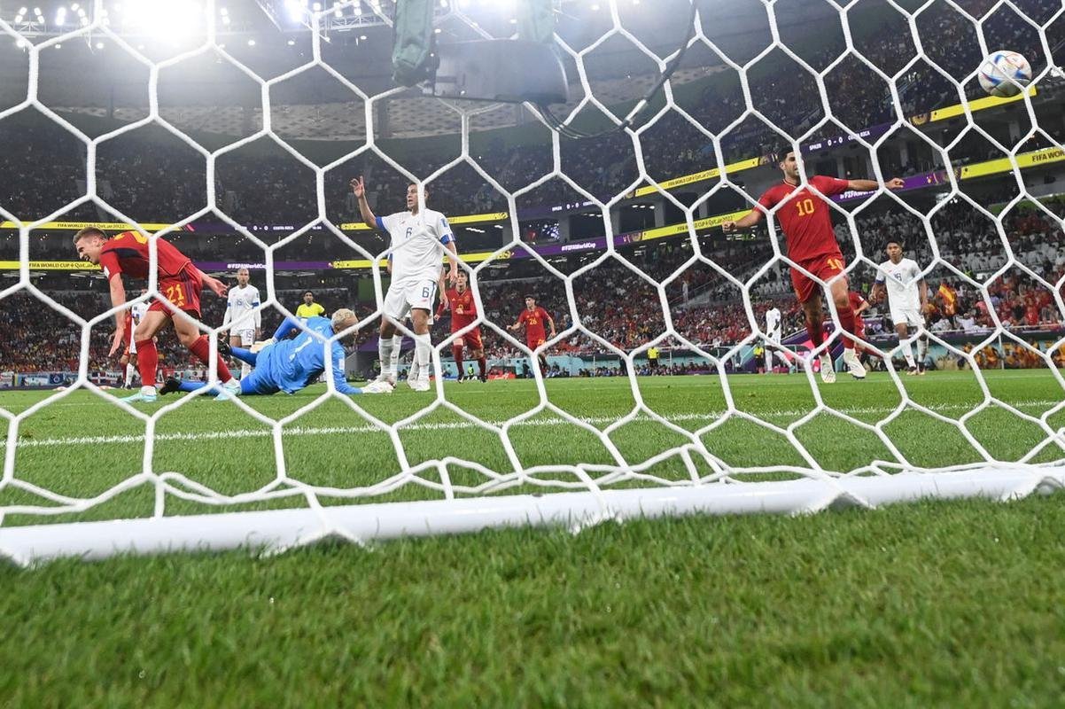 Fotos do jogo entre Espanha e Costa Rica pelo Grupo E da Copa do Mundo.
