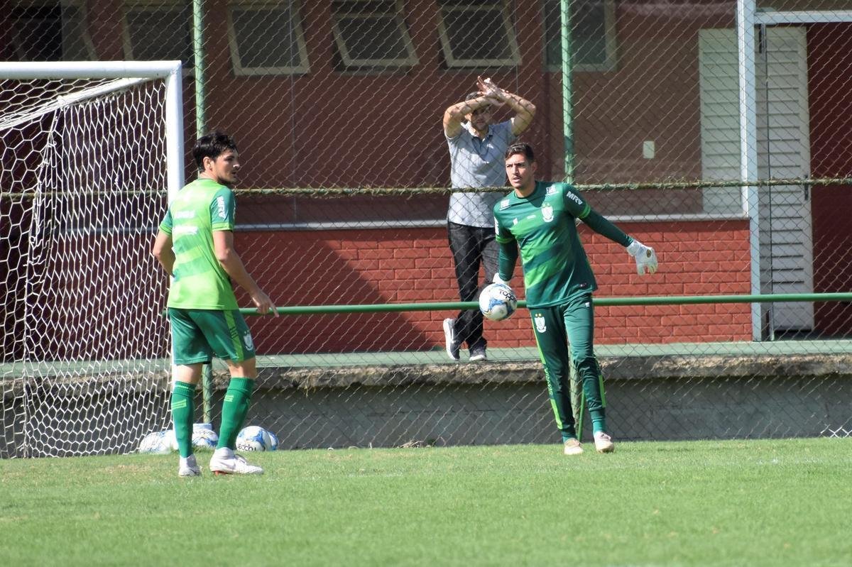 Imagens do jogo-treino do Amrica contra o Inter de Minas