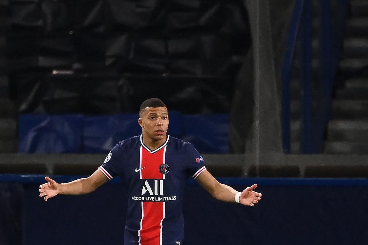 Fotos do duelo entre PSG e Bayern de Munique, em Paris, pela volta das quartas de final da Liga dos Campees da Europa.