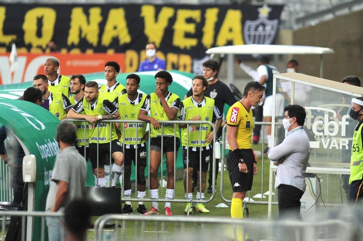 No segundo tempo, Atltico abriu o placar com gol de Hulk, em cobrana de pnalti
