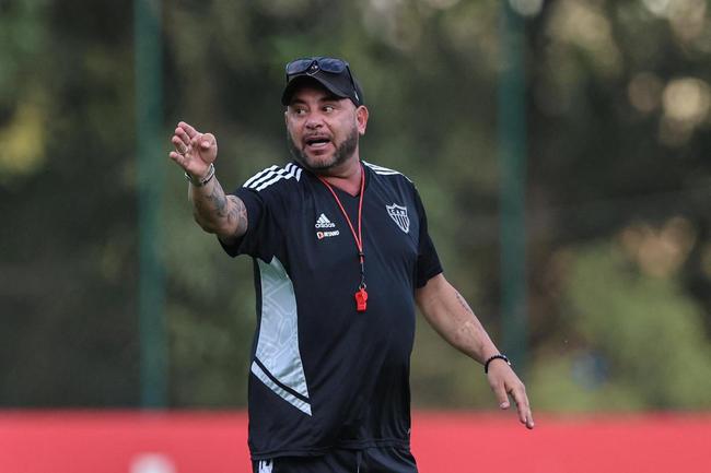 Turco Mohamed - 45 jogos, 27 vitórias, 13 empates e cinco derrotas - 69,6% de aproveitamento