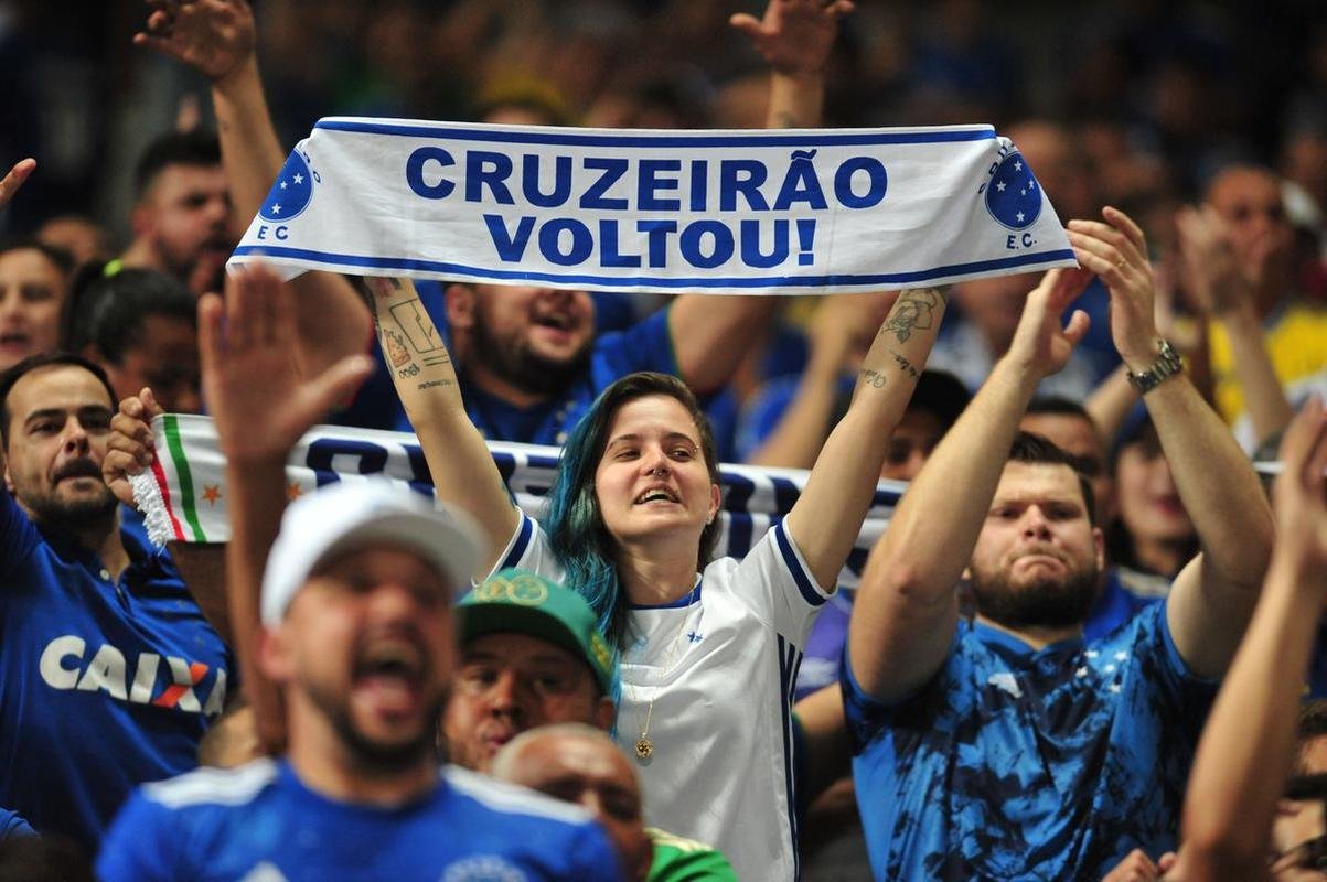 Festa da torcida do Cruzeiro no Mineiro diante do Vasco pela Srie B
