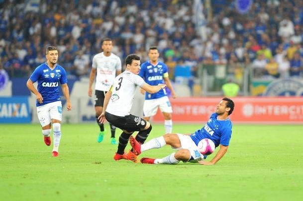 Imagens do jogo entre Cruzeiro e Tupi, no Mineiro