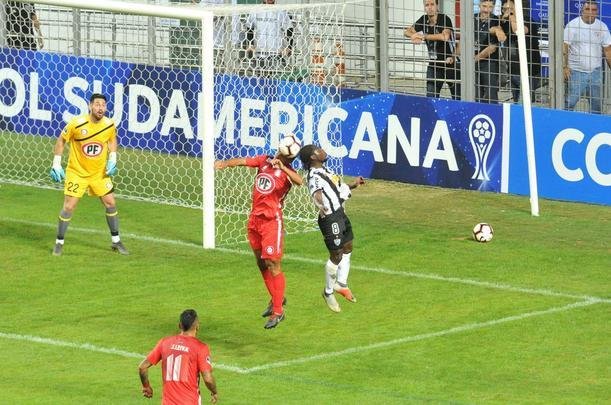 No segundo tempo, Atltico pressionou o Unin La Calera e chegou ao gol com Alerrandro: 1 a 0