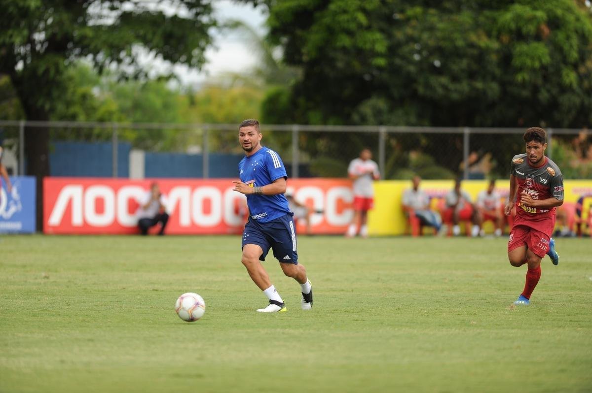 Com gol de Judivan e sob olhares dos membros do Ncleo Dirigente Transitrio, Raposa bateu o Bugre por 1 a 0