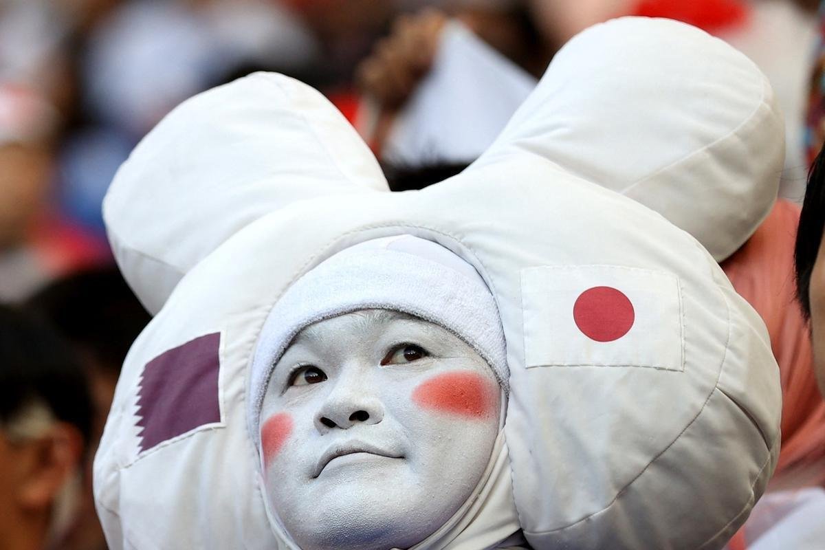 Torcedores nas arquibancadas do Estdio Internacional Khalifa, em Doha, na partida entre Alemanha e Japo, pelo Grupo E da Copa do Mundo 