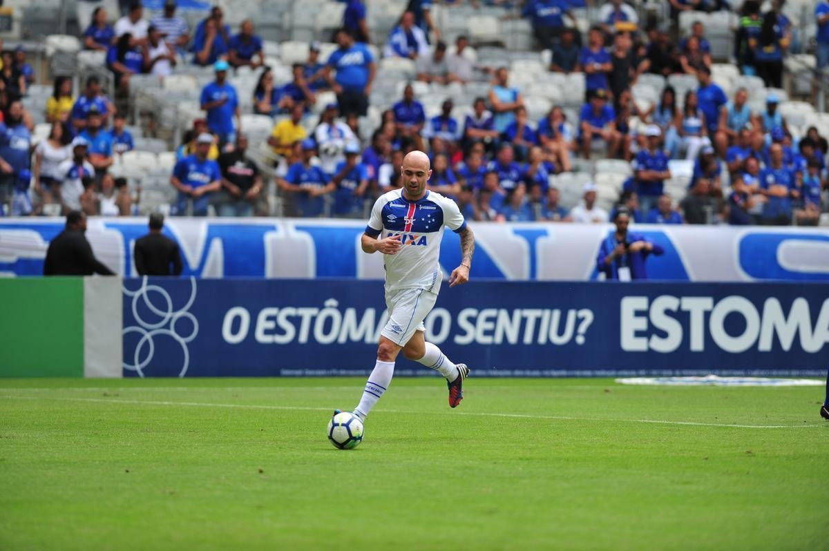 Cruzeiro: time campeo da Trplice Coroa de 2003 venceu equipe de masters por 2 a 1, neste domingo, em jogo festivo realizado no Mineiro