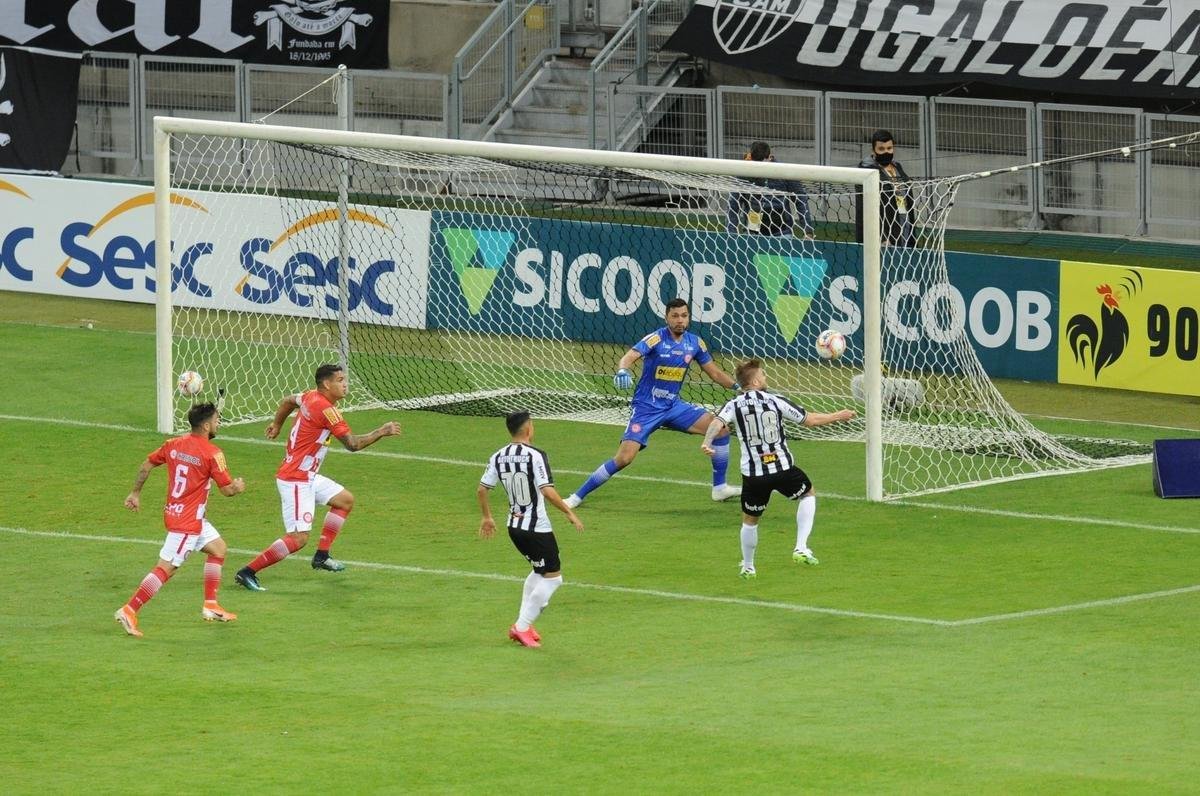 Fotos do primeiro jogo da deciso do Campeonato Mineiro, entre Atltico e Tombense, no Mineiro, em Belo Horizonte.