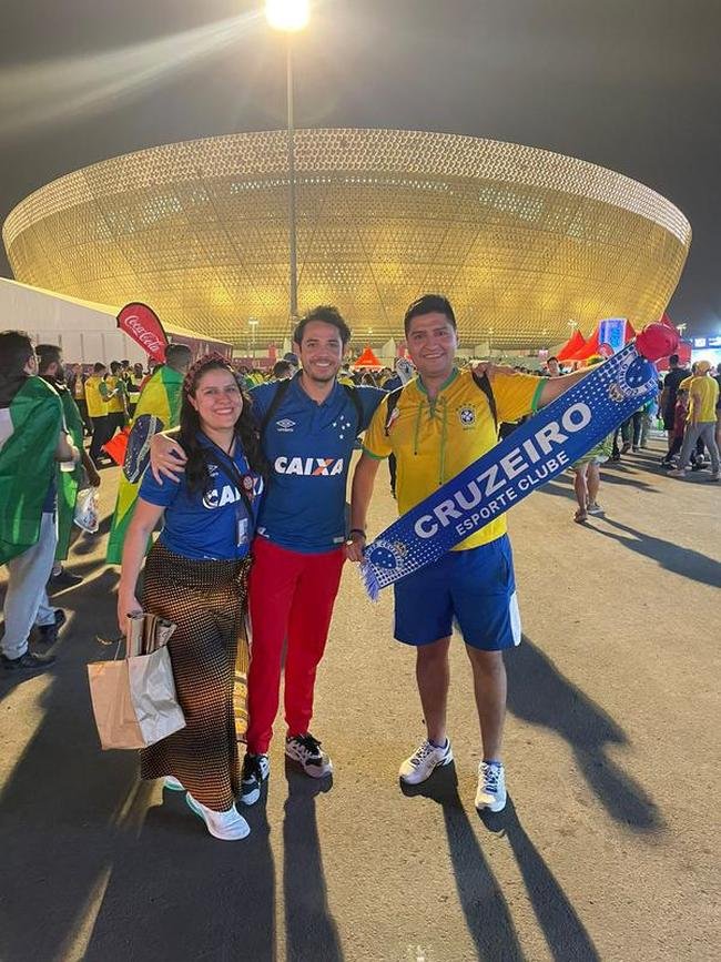 Hugo Prez, Jos Luis Cortes e Jeniffer Monter: mexicanos que torcem pelo Cruzeiro no jogo entre Brasil e Camares, em Lusail, pela Copa do Mundo de 2022, no Catar