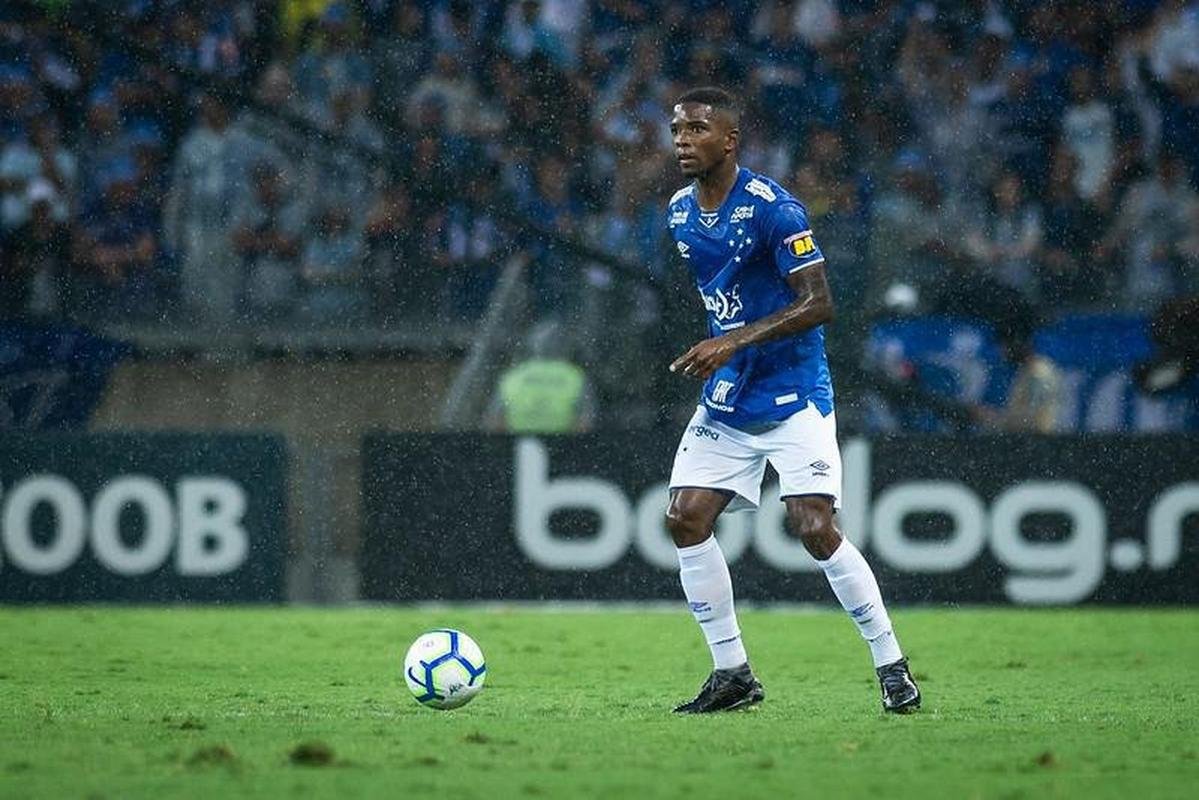 Zagueiro Cac pelo Cruzeiro, em 2019
