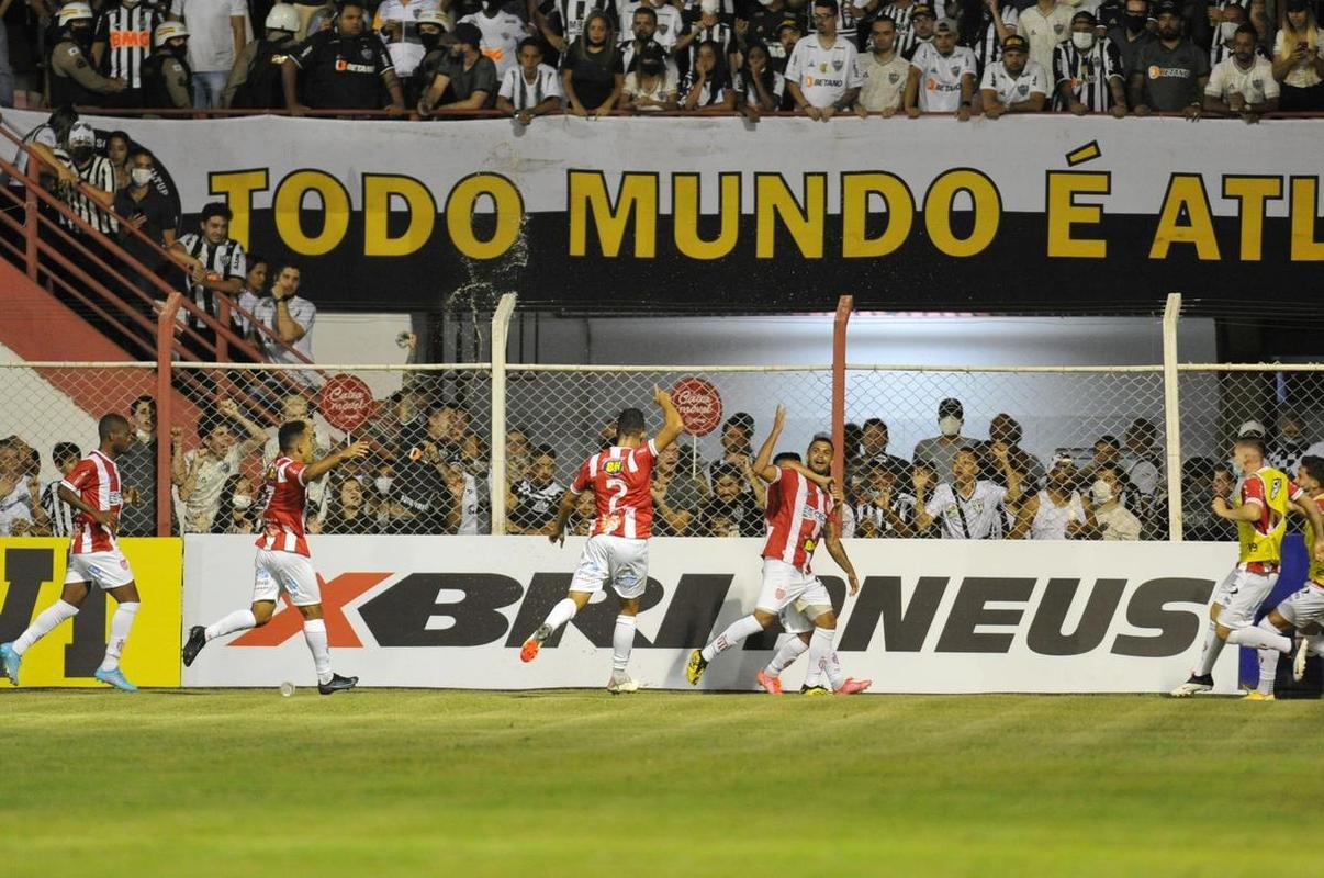 O Atltico estreou na temporada 2022 nesta quarta-feira (26), diante do Villa Nova, pela 1 rodada do Campeonato Mineiro. A partida disputada no Estdio Castor Cifuentes, em Nova Lima, tambm marcou o primeiro jogo do treinador argentino Antonio 'El Turco' Mohamed sob o comando do Galo.
