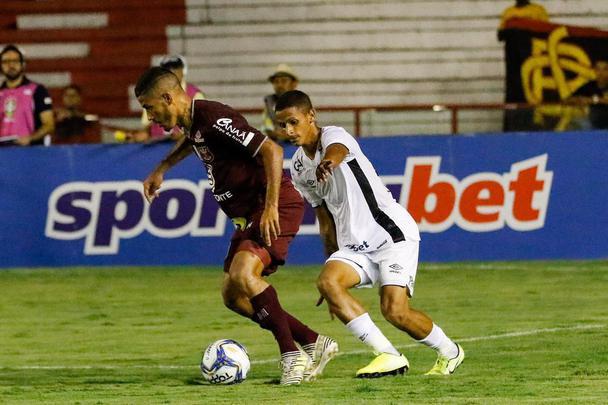 Em jogo bastante disputado, o Náutico levou a melhor no começo ao abrir o placar com o Zagueiro Ronaldo Alves logo aos sete minutos do primeiro tempo.