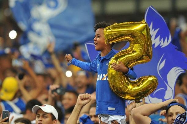 Da ansiedade  festa: torcedores do Cruzeiro foram  loucura no Mineiro