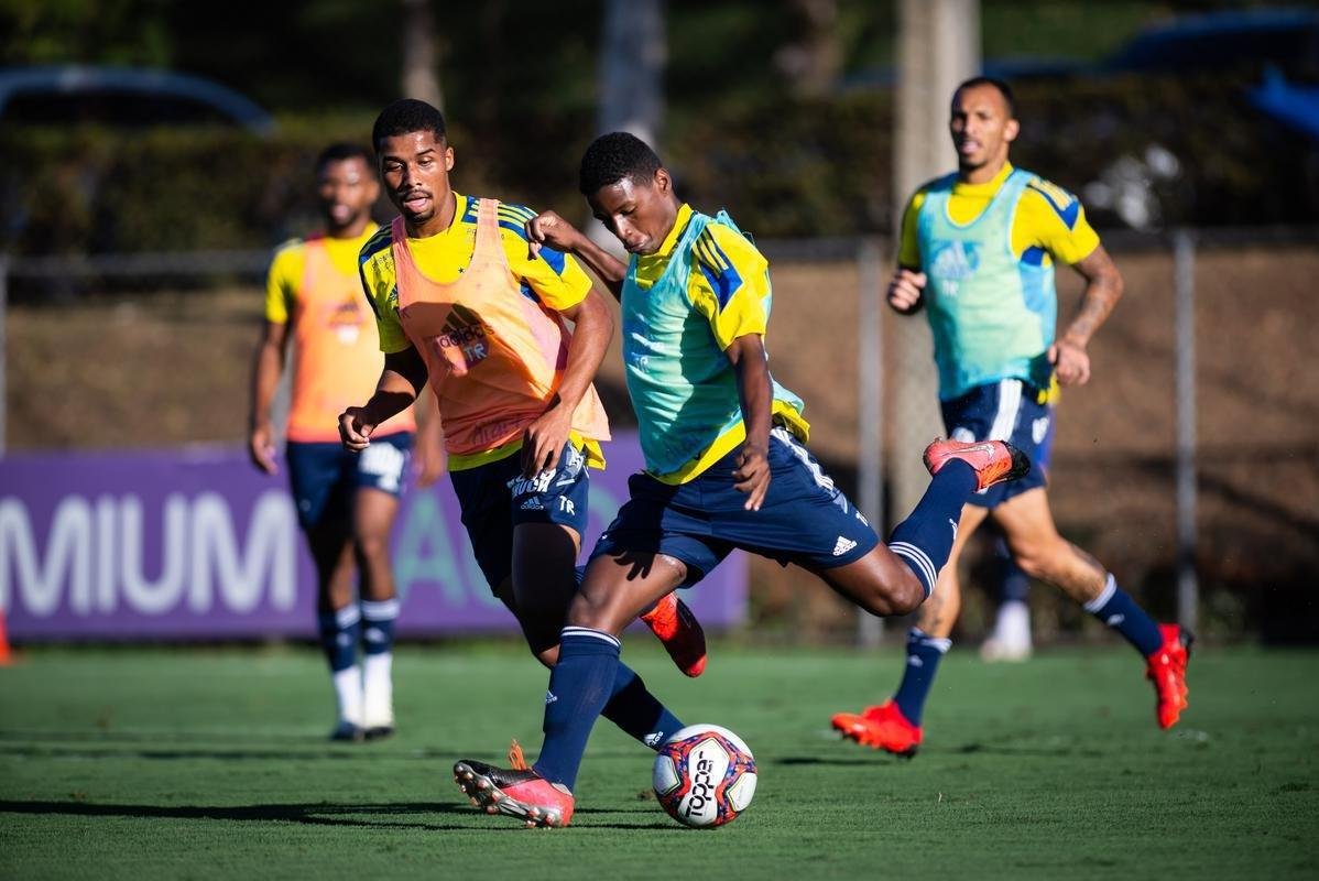 Fotos do treino do Cruzeiro na tarde desta quinta-feira (19/8), na Toca da Raposa II, em Belo Horizonte. Time fechou a preparao para enfrentar o Confiana, s 21h30 desta sexta-feira, no Mineiro