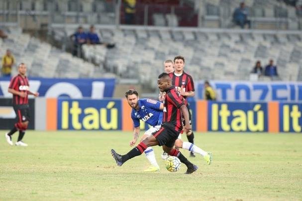 Fotos da partida entre Cruzeiro e Atltico-PR no Mineiro