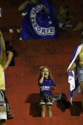 Torcida do Cruzeiro dentro do Barrado, jogo que marcou o tricampeonato brasileiro