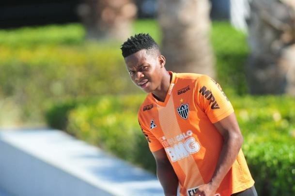 Tcnico Rodrigo Santana comandou treino nesta tera-feira  tarde, na Cidade do Galo, e definiu o time do Atltico para enfrentar o Coln, na Argentina, pela semifinal da Copa Sul-Amercana: Cleiton; Patric, Igor Rabello, Rver e Fbio Santos; Z Welison e Elias; Char, Vincius e Cazares; Franco Di Santo.